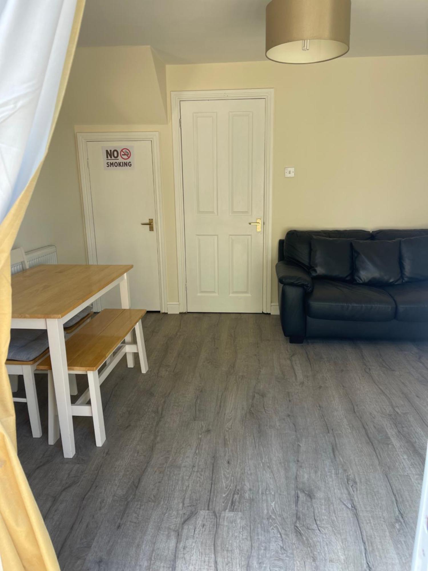 House Number 4 Sleeps Up To 4 With Smart Tvs In Every Room Уелингтън Екстериор снимка