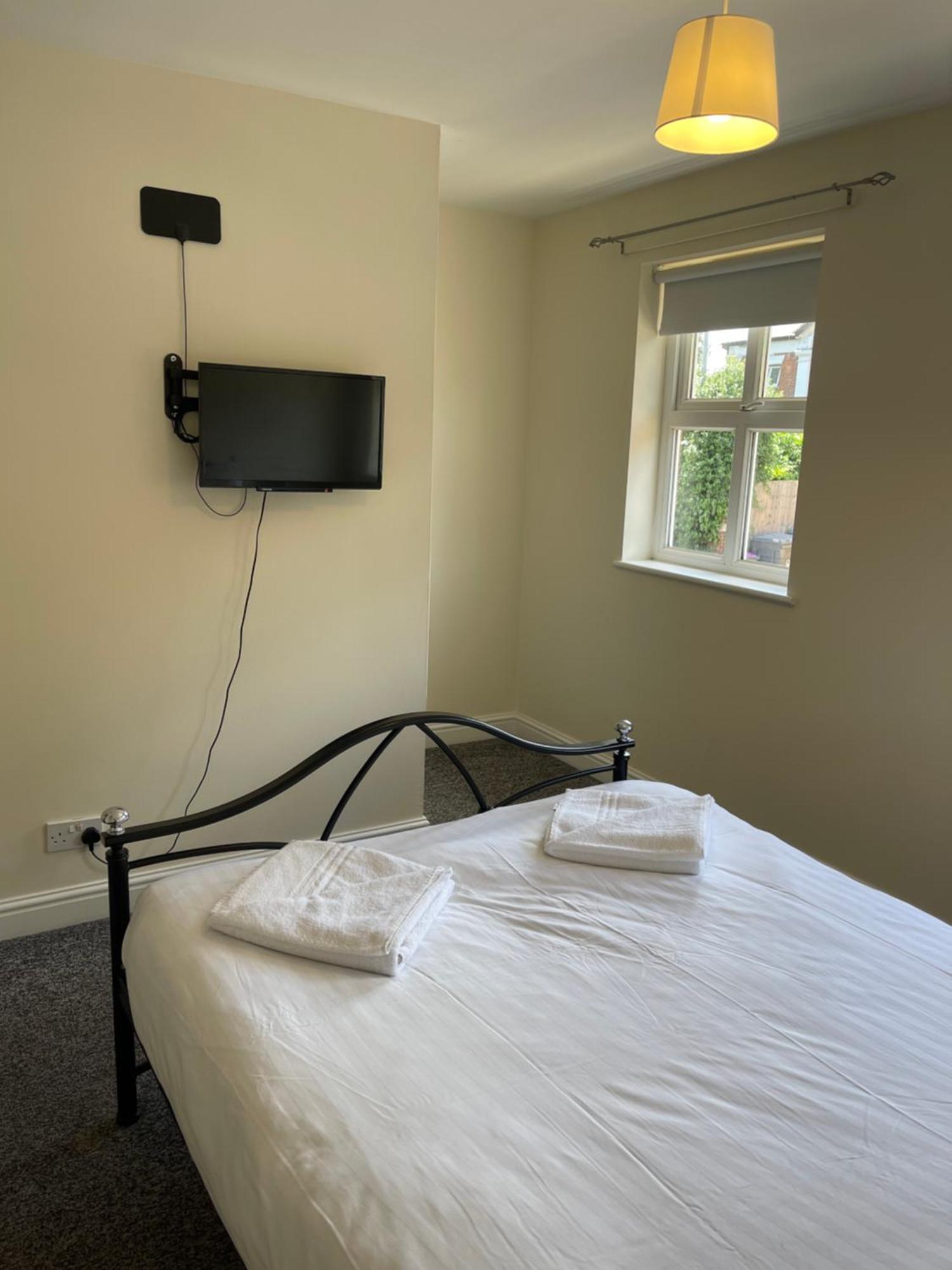 House Number 4 Sleeps Up To 4 With Smart Tvs In Every Room Уелингтън Екстериор снимка